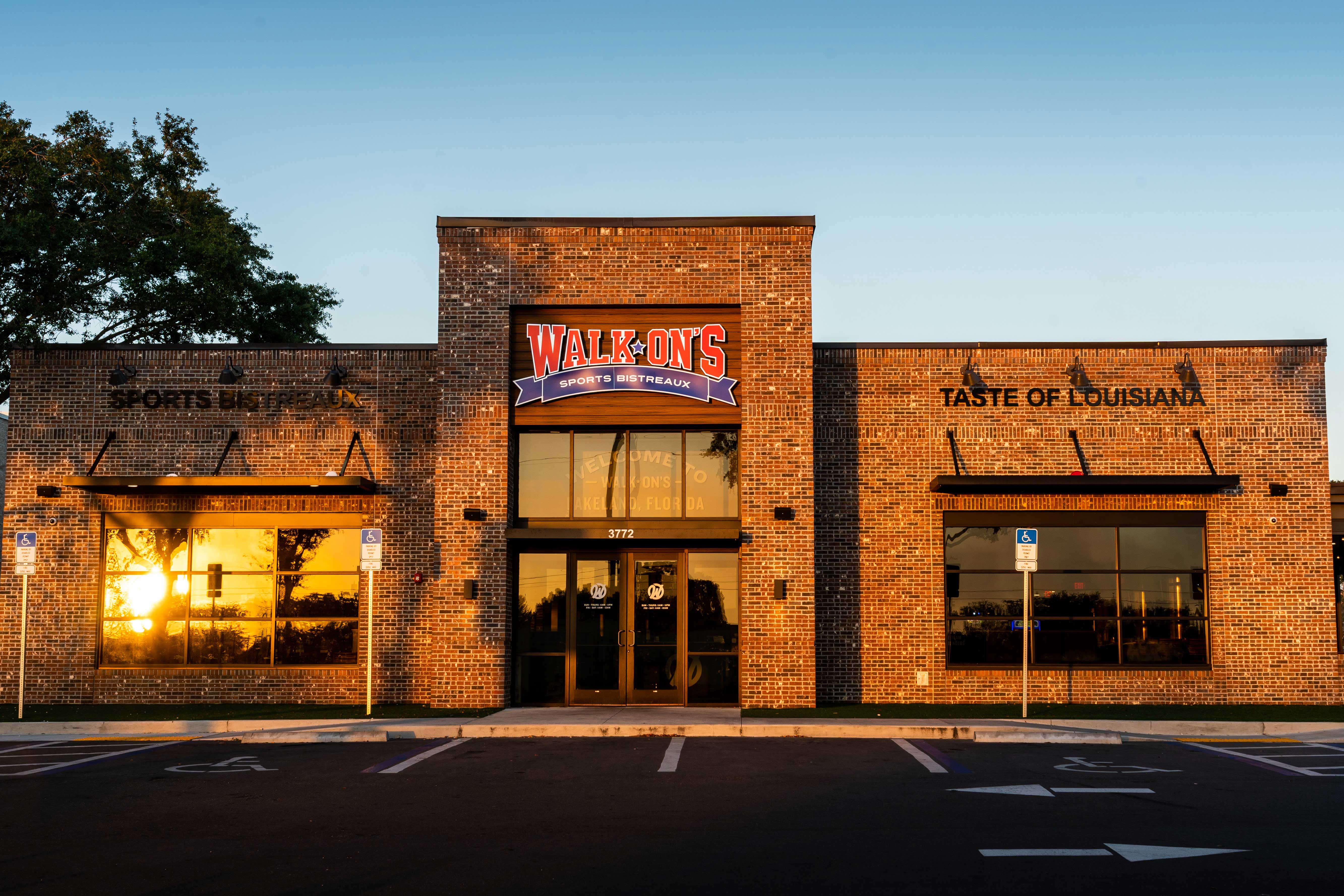  - Walk-On's Sports Bistreaux